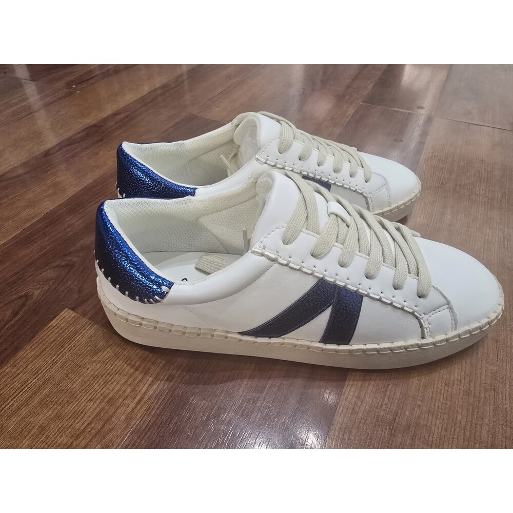 Hey Girl by Corkys Friend Zone White Blue Metallic Star Sneakers Size 8 NWOB